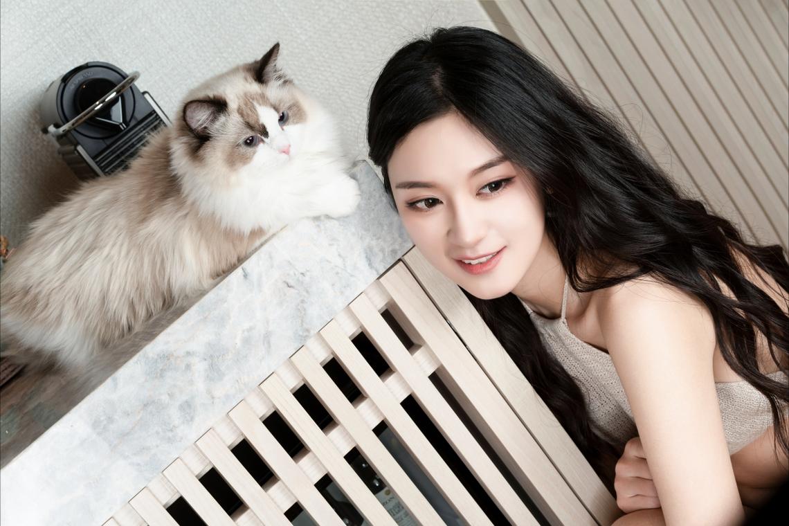 重庆高温天气持续 大熊猫等动物享夏日“清凉套餐”